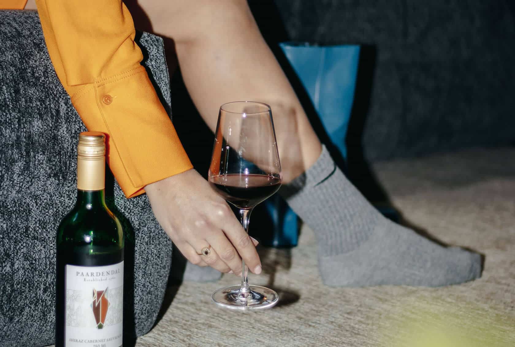 Hoe verwijder je vlekken van rode wijn uit je meubels?