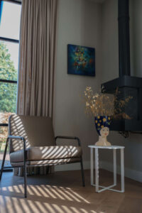 Het verbeteren van de stijl van je huis met opvallende fauteuils en bijpassende decoratie
